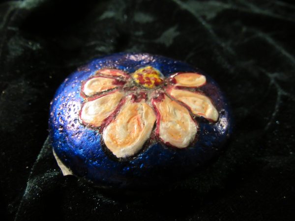 Hand-painted flower rock